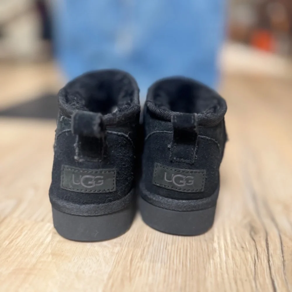 Ugg Ultra Mini Black size 5.5 - Picture 4 of 5